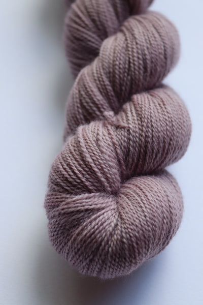 Naturally Dyed Corriedale High Twist Sock Yarn 100g Col Dusky Lilac